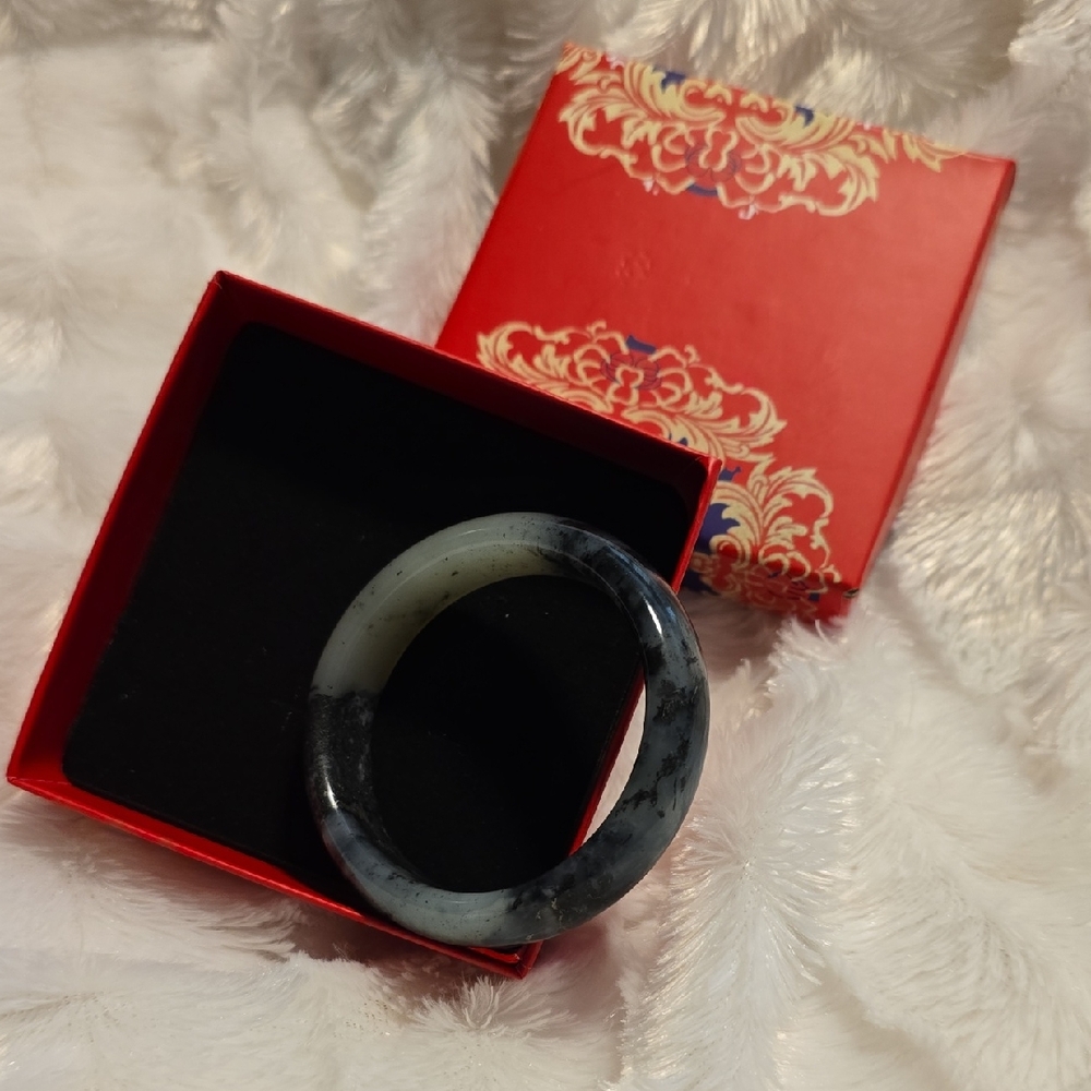 Elegant Black and Gray Bangle